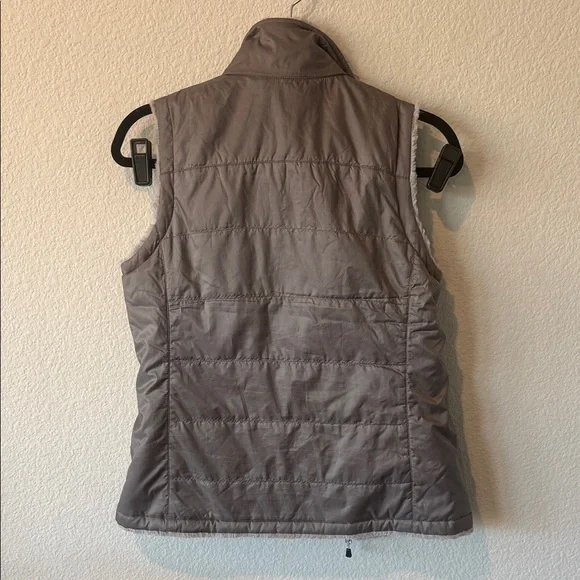 The North Face Women's M‎ Textured reversible Gray Vest - Picture 6 of 6